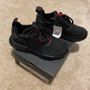 Brand New Adidas Sneakers 🖤